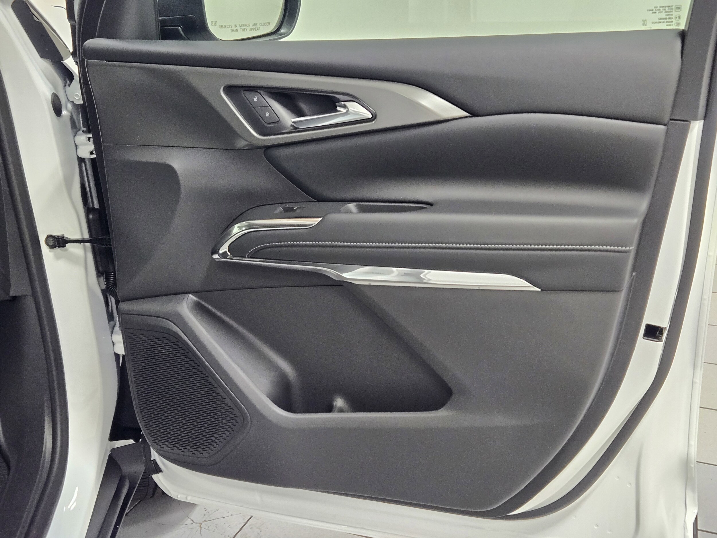 2026 Chevrolet Traverse photo 2