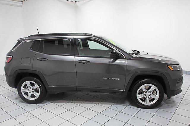 2023 Jeep Compass Latitude photo 4