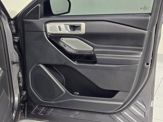 2023 Ford Explorer ST photo 3