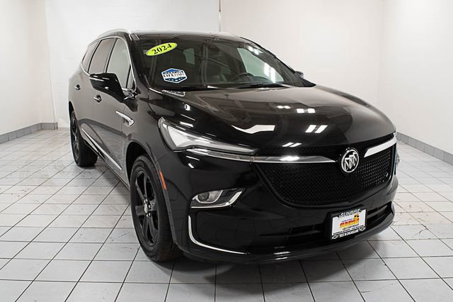 2024 Buick Enclave Essence's photo