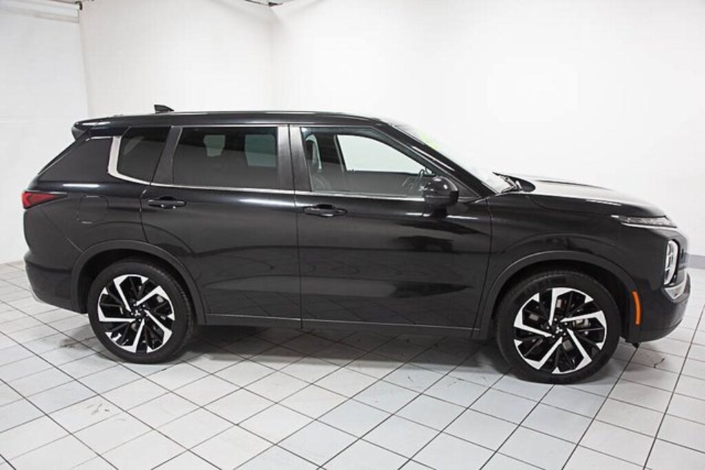 Used 2023 Mitsubishi Outlander SE SUV