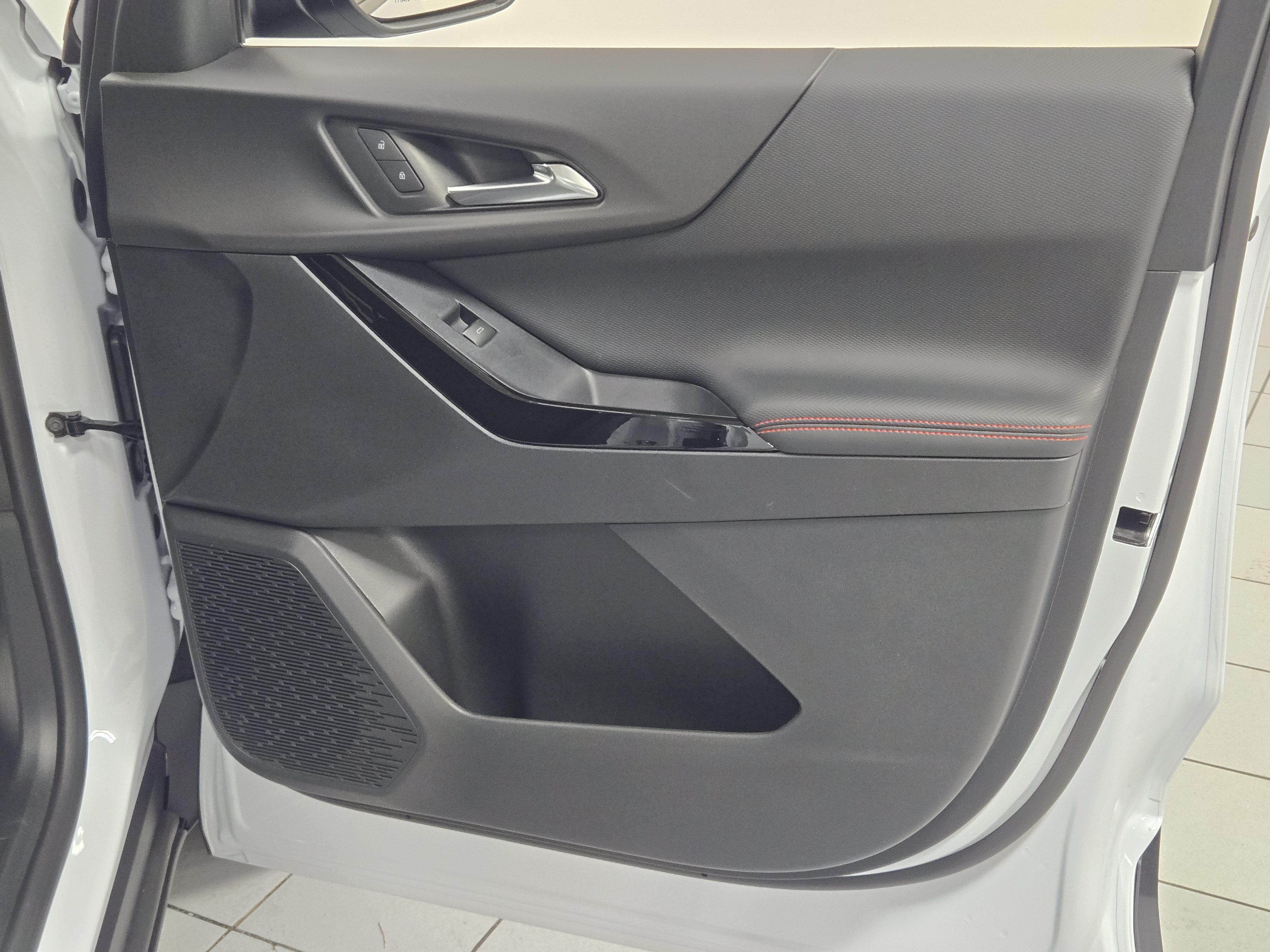 2027 Chevrolet Equinox RS - Photo 6