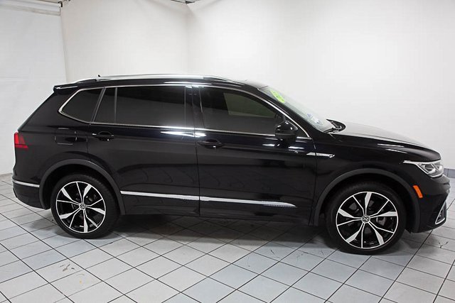 2023 Volkswagen Tiguan SEL R-Line Black photo 2