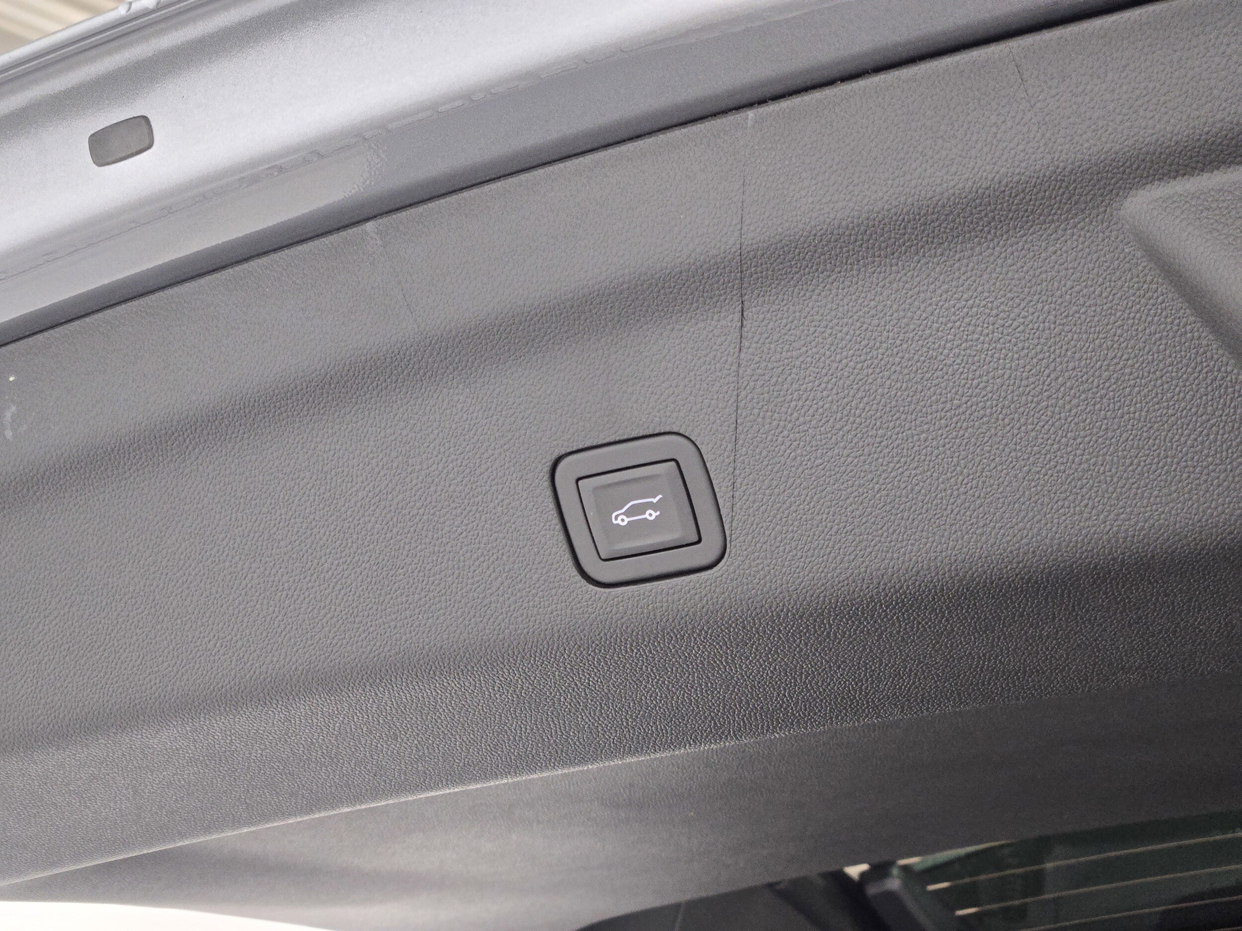 2026 Chevrolet Suburban Premier - Photo 17