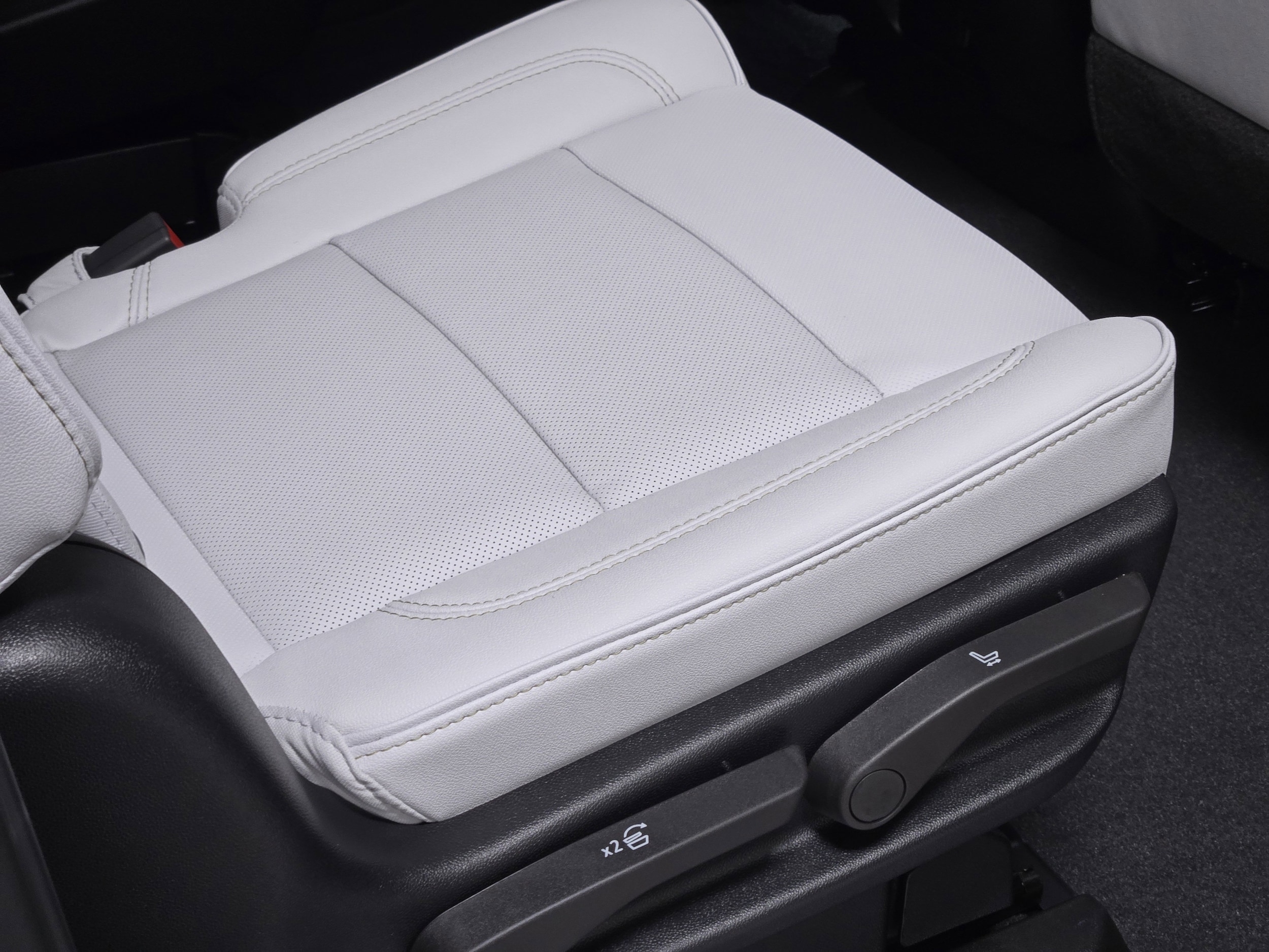 2026 Chevrolet Suburban Premier - Photo 10