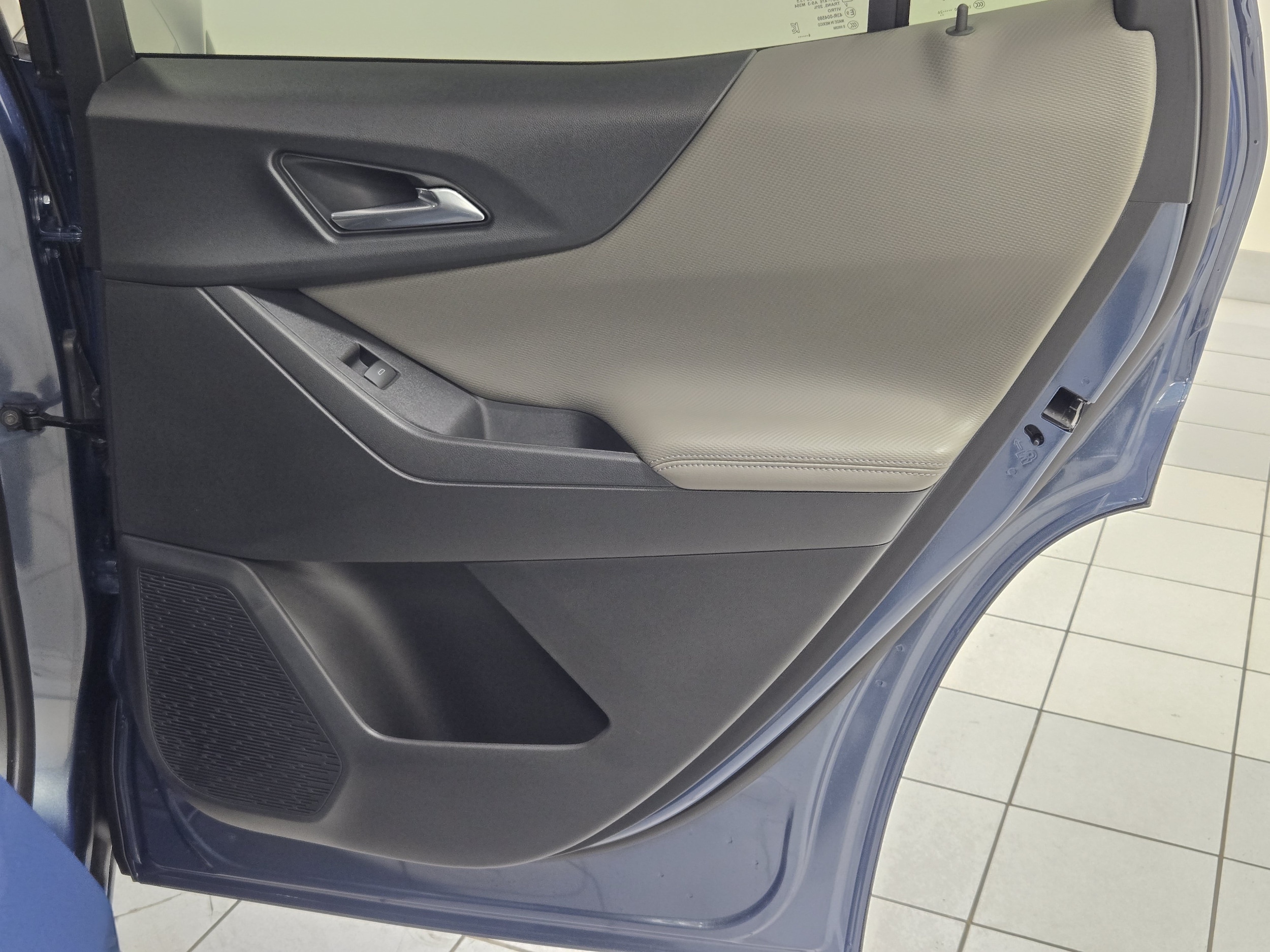 2027 Chevrolet Equinox LT - Photo 8