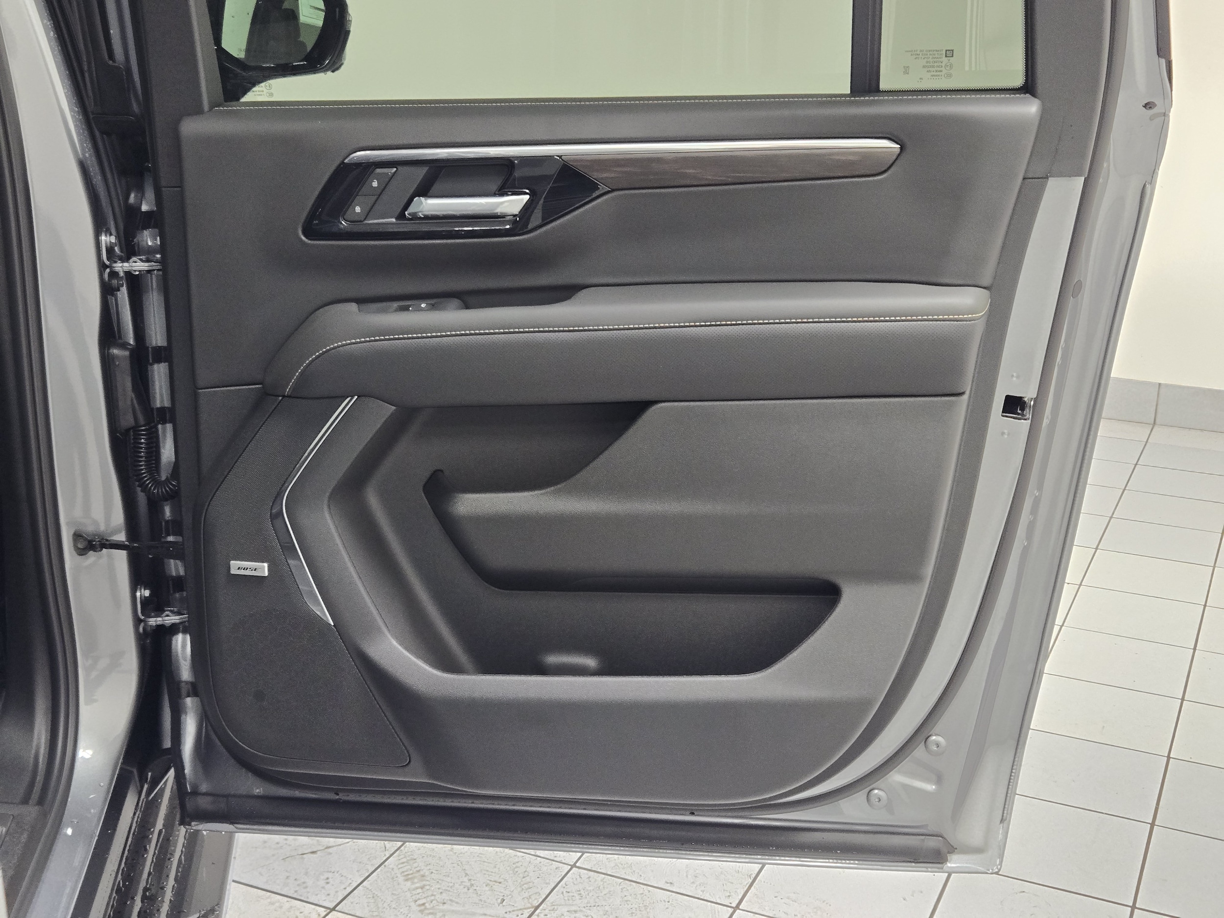 2026 Chevrolet Suburban Premier - Photo 9