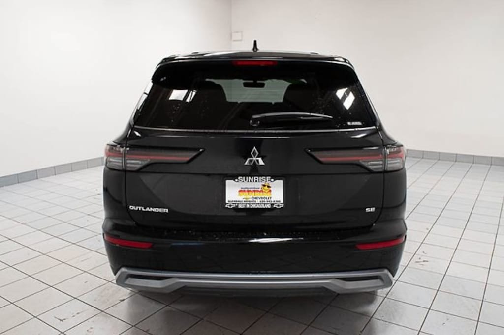 Used 2025 Mitsubishi Outlander SE SUV