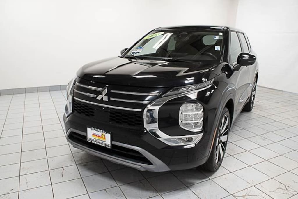 Used 2025 Mitsubishi Outlander SE SUV