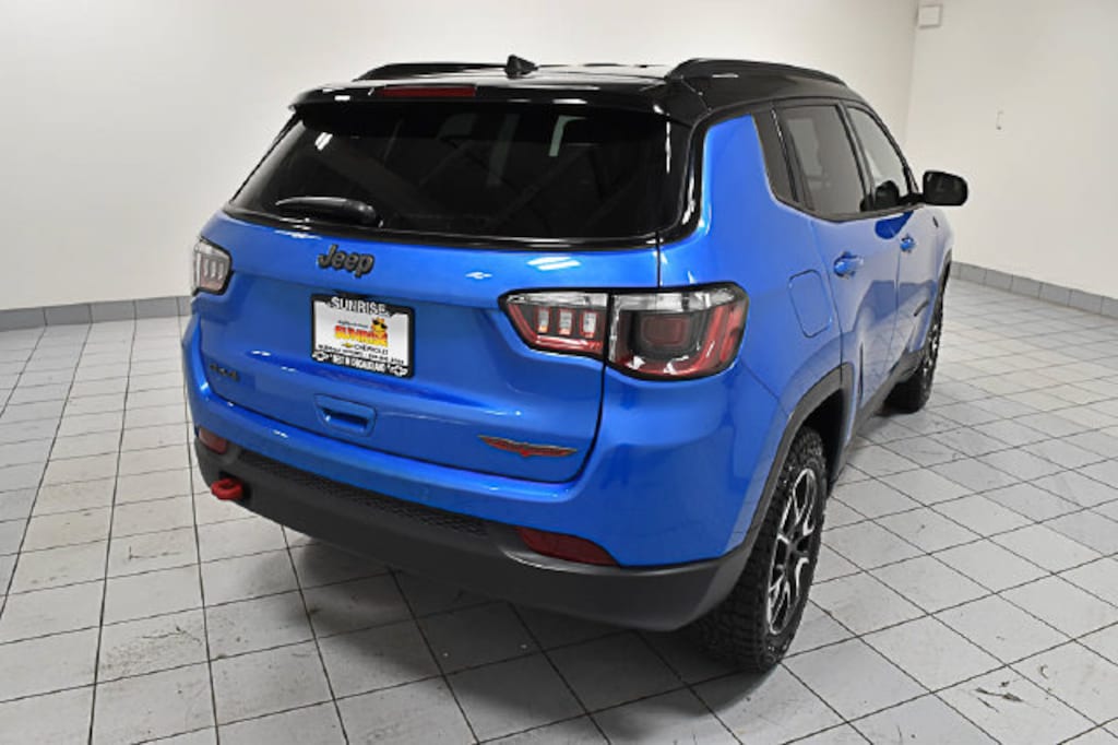 Used 2025 Jeep Compass Trailhawk 4x4 SUV