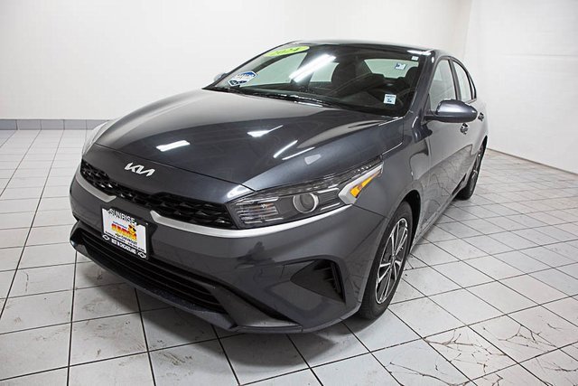 2024 Kia Forte LXS photo 3