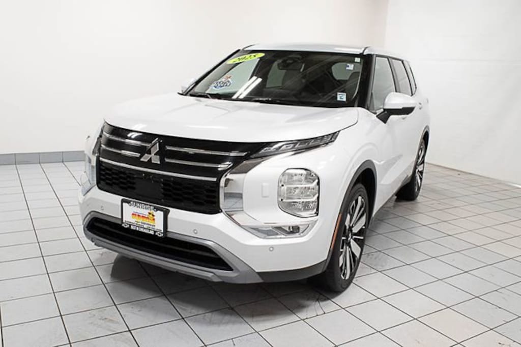Used 2025 Mitsubishi Outlander SE SUV