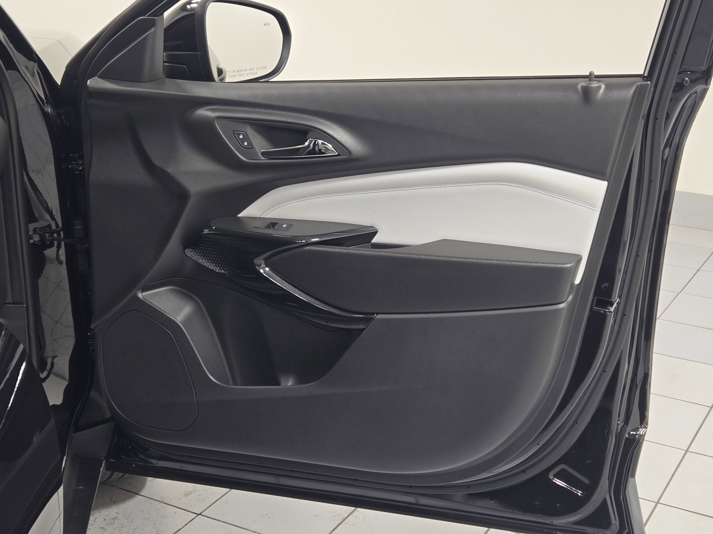 2026 Chevrolet Trax LT photo 4