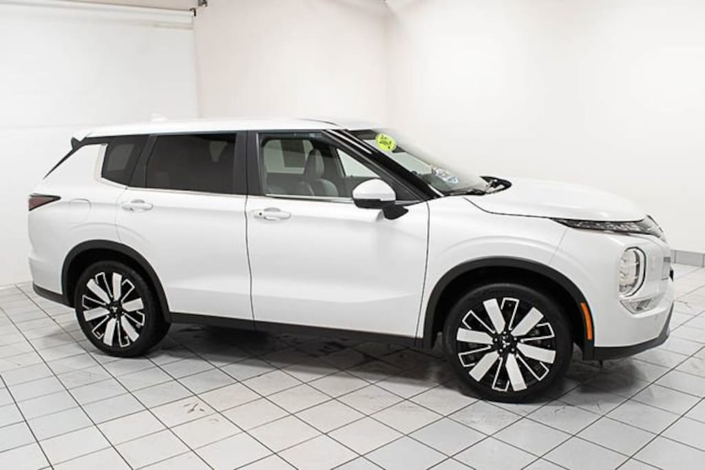 Used 2025 Mitsubishi Outlander SE SUV
