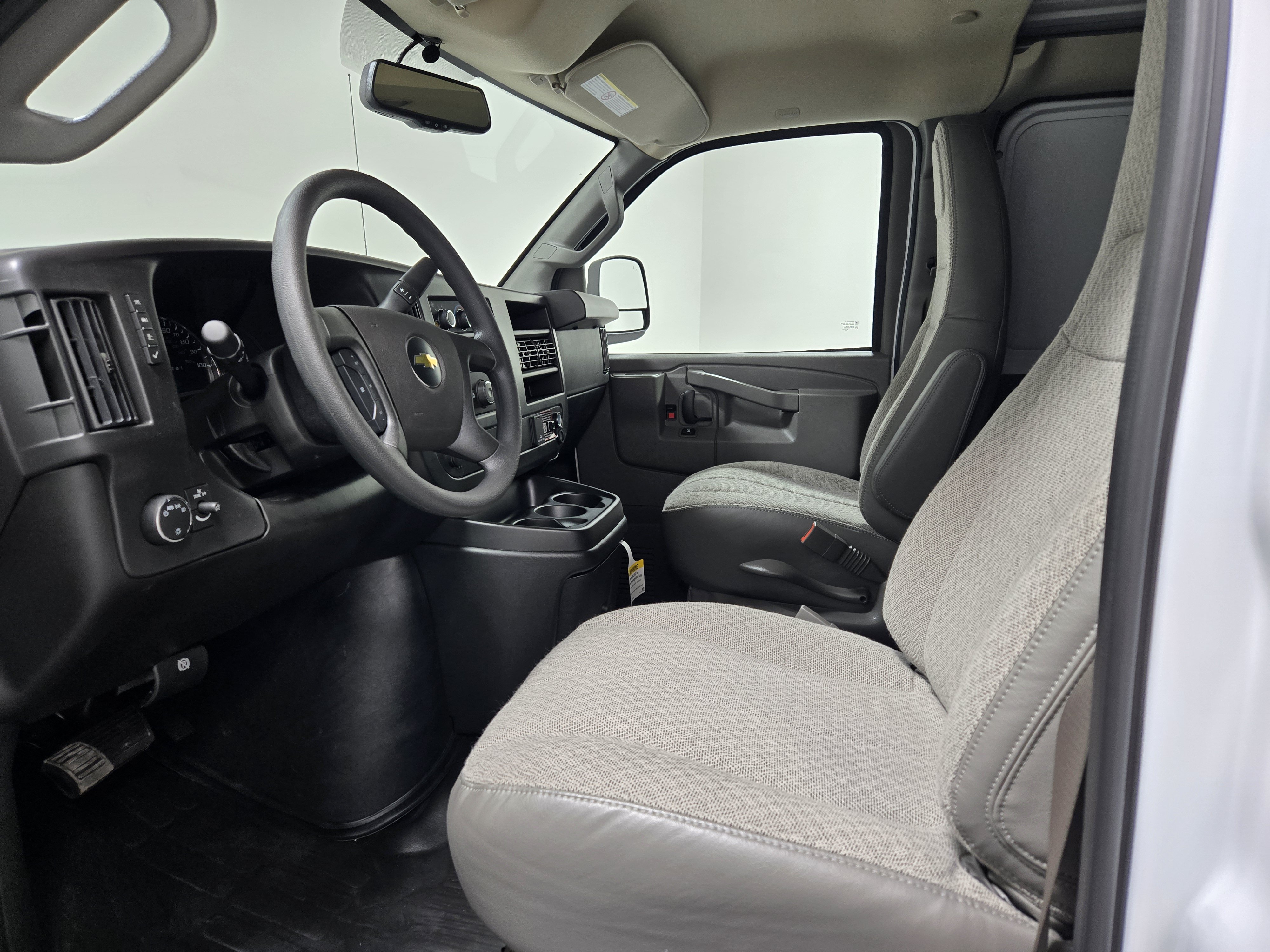 2025 Chevrolet Express Cargo Work Van - Photo 13