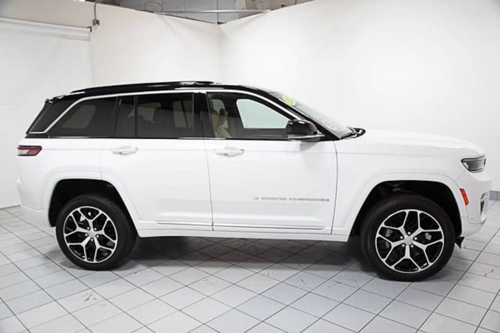 Used 2025 Jeep Grand Cherokee Summit Reserve 4x4 SUV