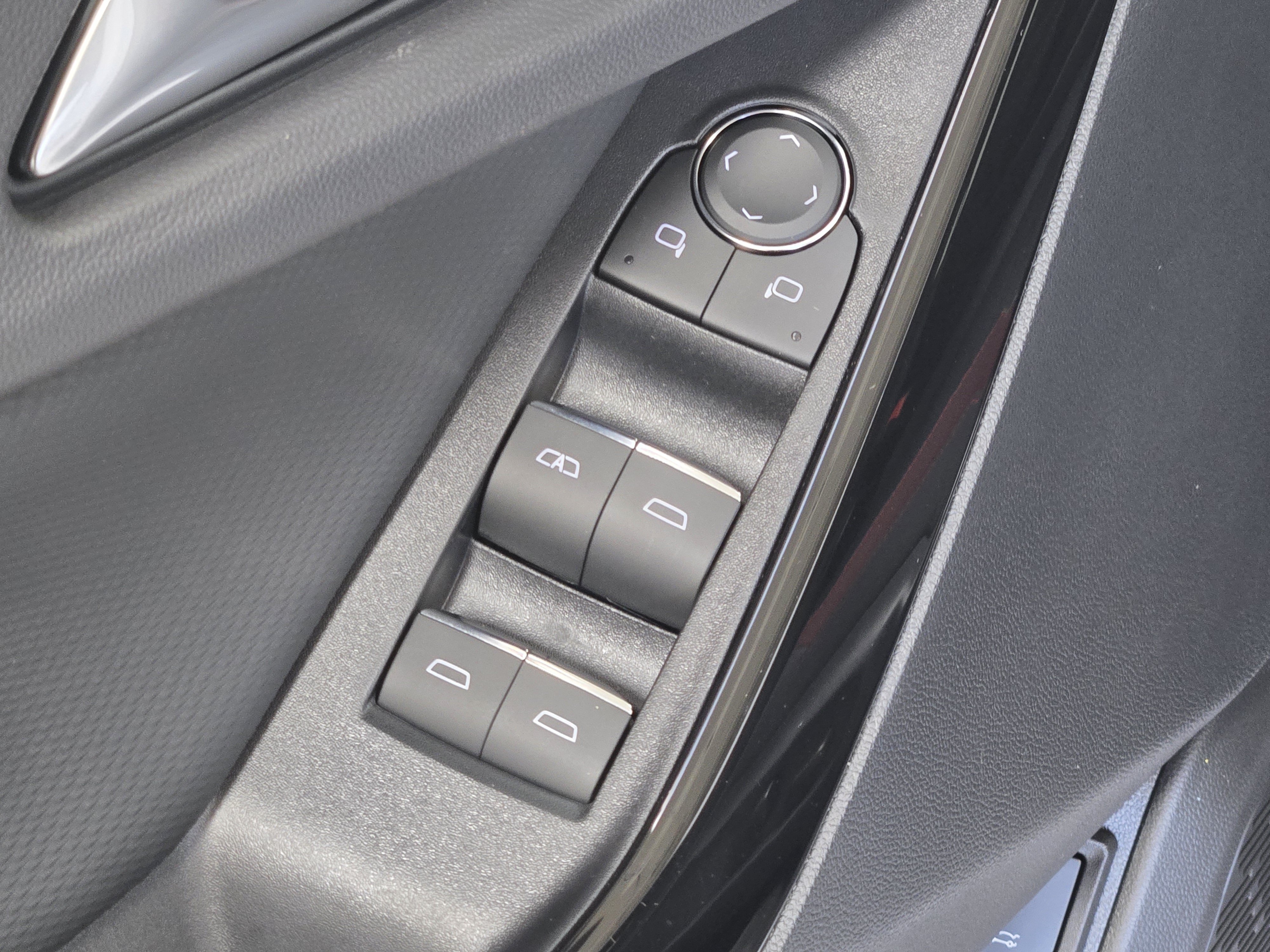 2027 Chevrolet Equinox RS - Photo 21