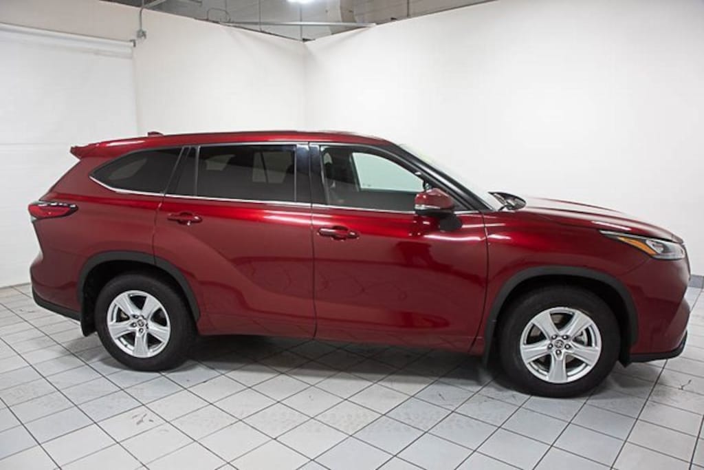 Used 2020 Toyota Highlander LE SUV