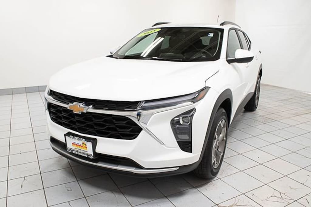 Used 2025 Chevrolet Trax LT SUV