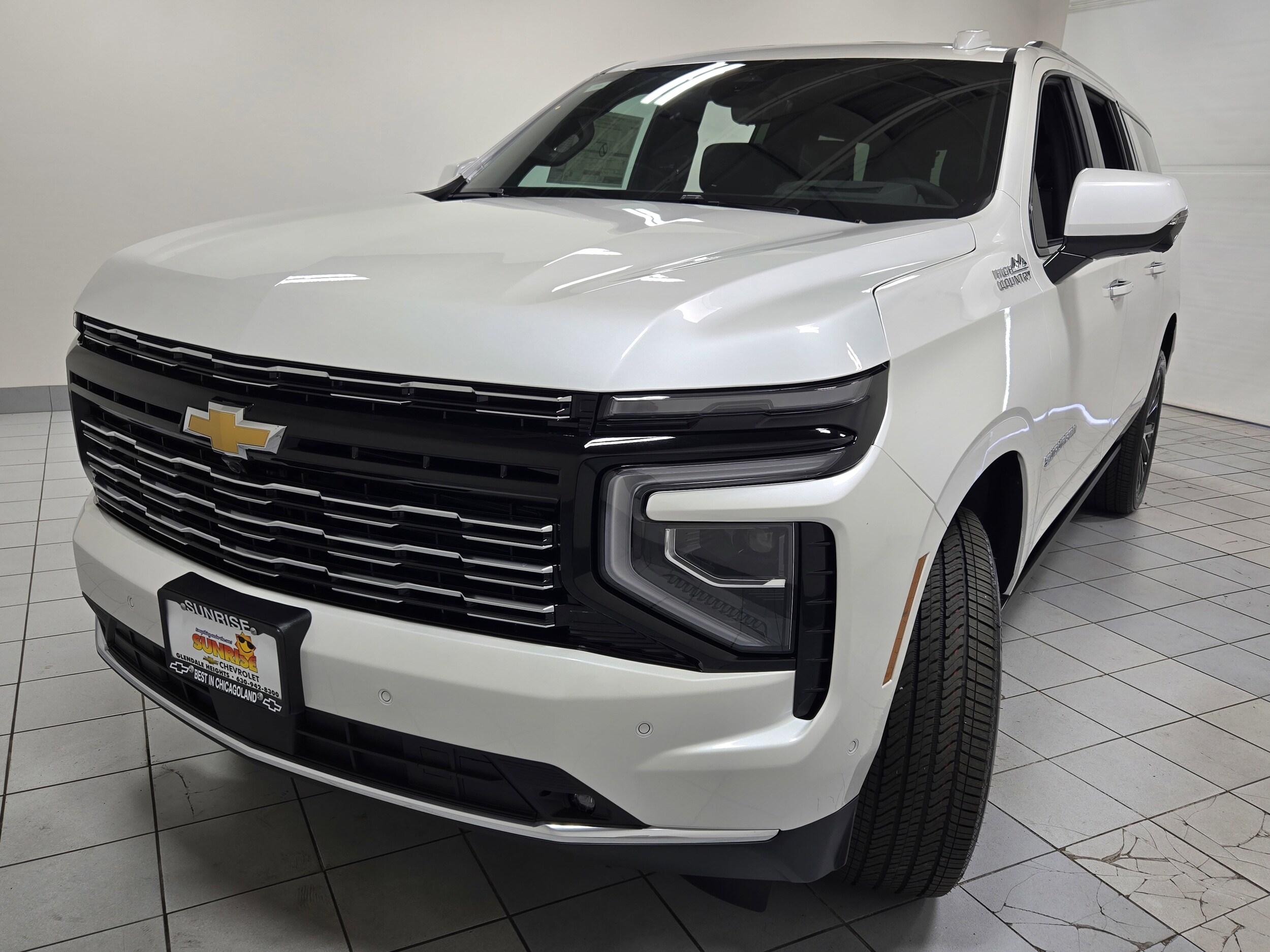 2025 Chevrolet Suburban High Country photo 3