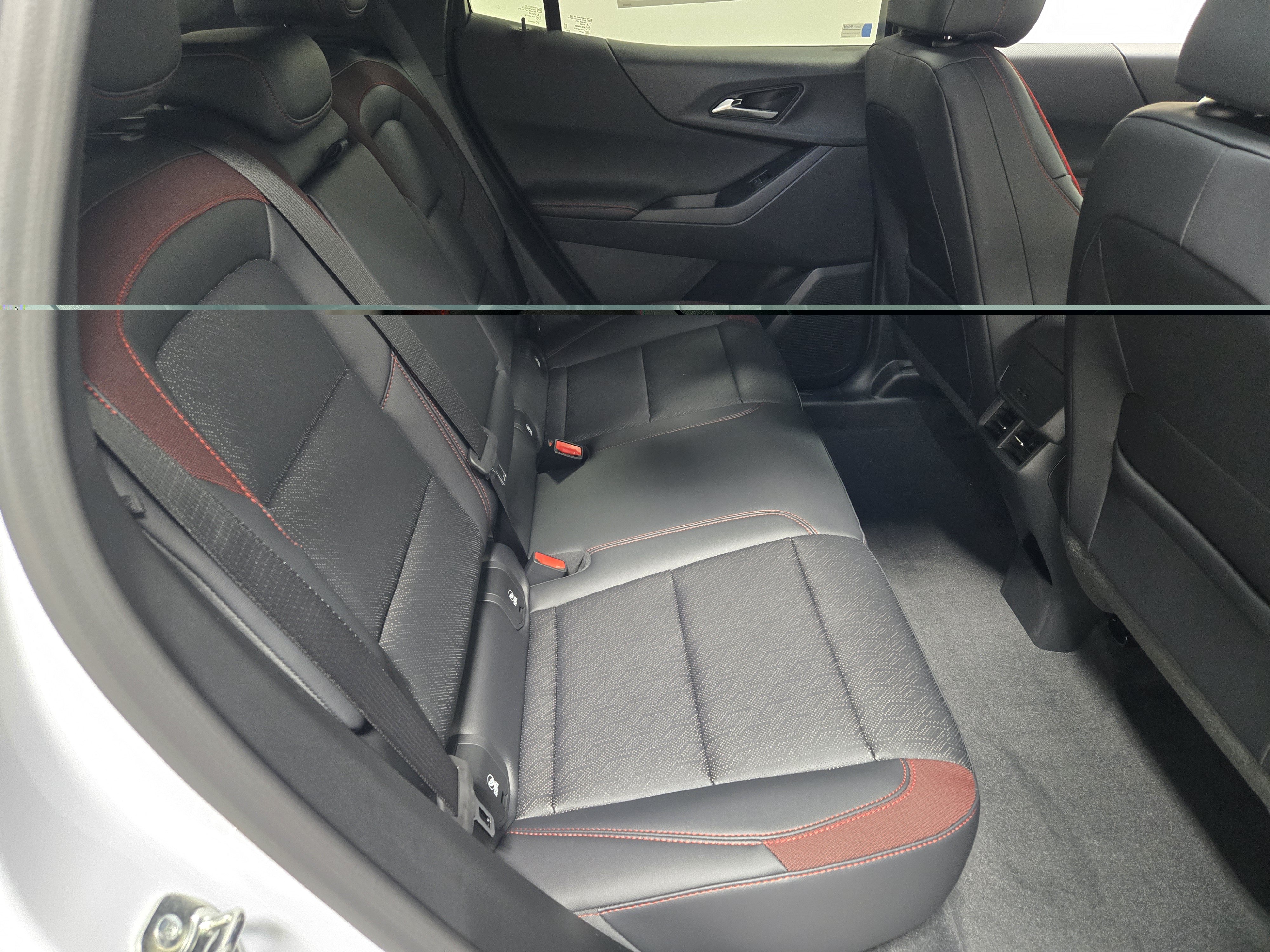 2027 Chevrolet Equinox RS - Photo 10