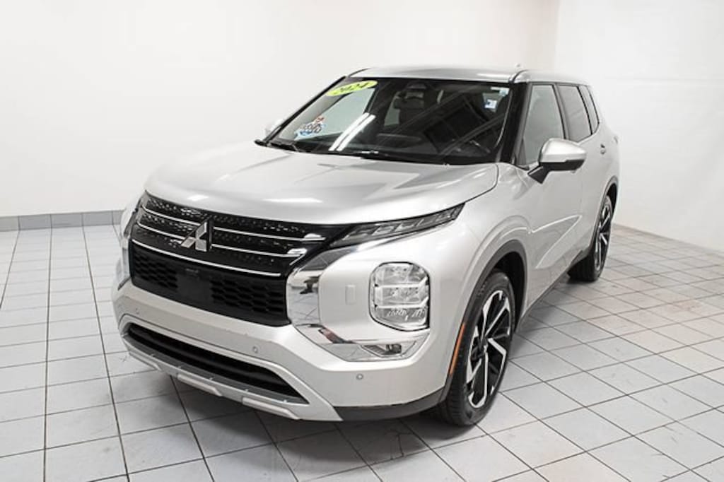 Used 2024 Mitsubishi Outlander SE SUV