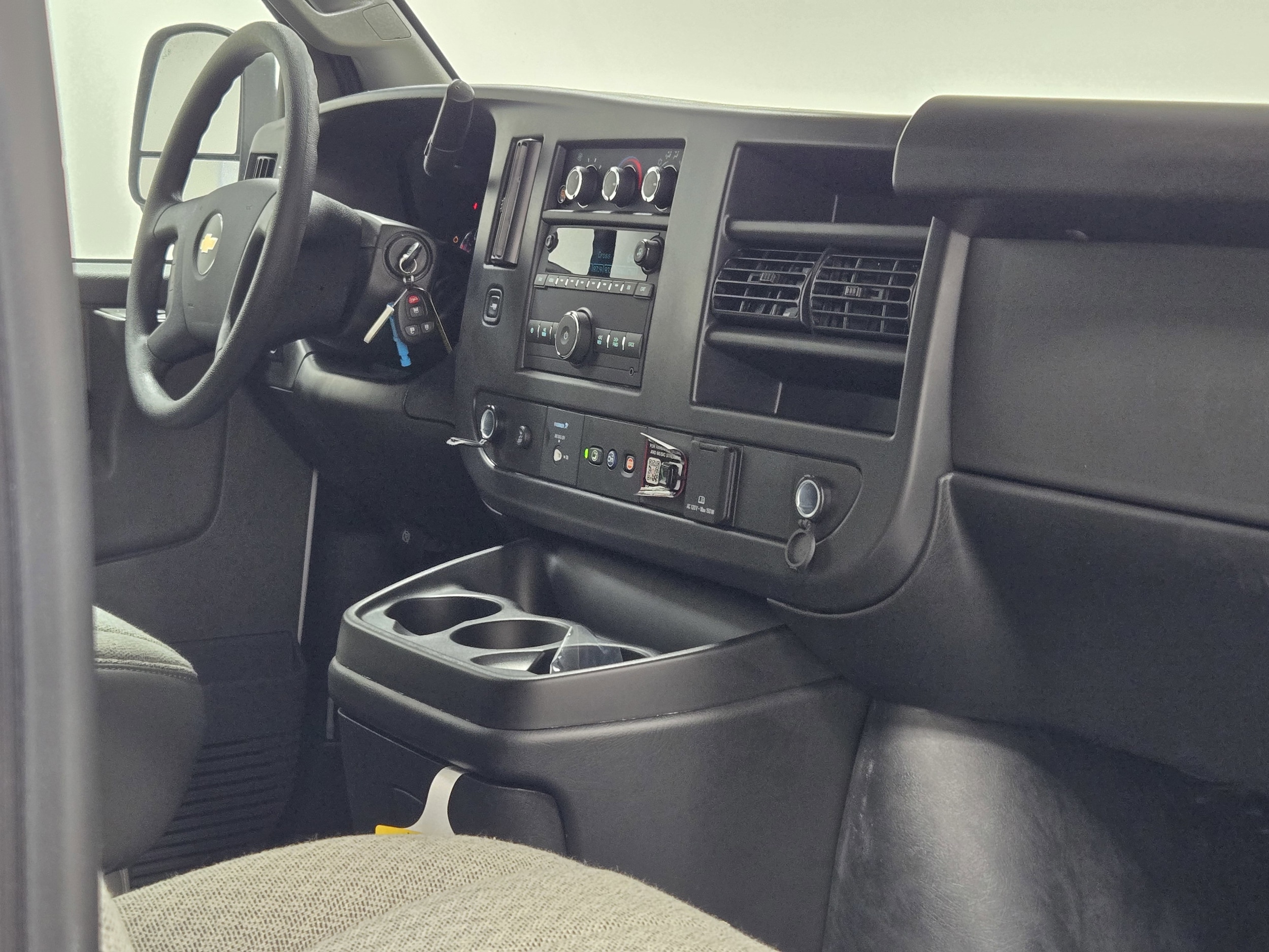 2025 Chevrolet Express Cargo Work Van - Photo 6