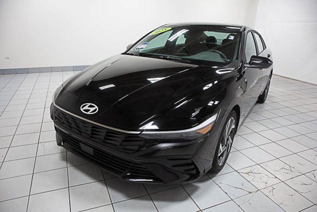 Used 2025 Hyundai Elantra SEL Convenience Sedan