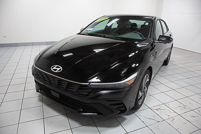 2025 Hyundai Elantra SEL Convenience photo 3
