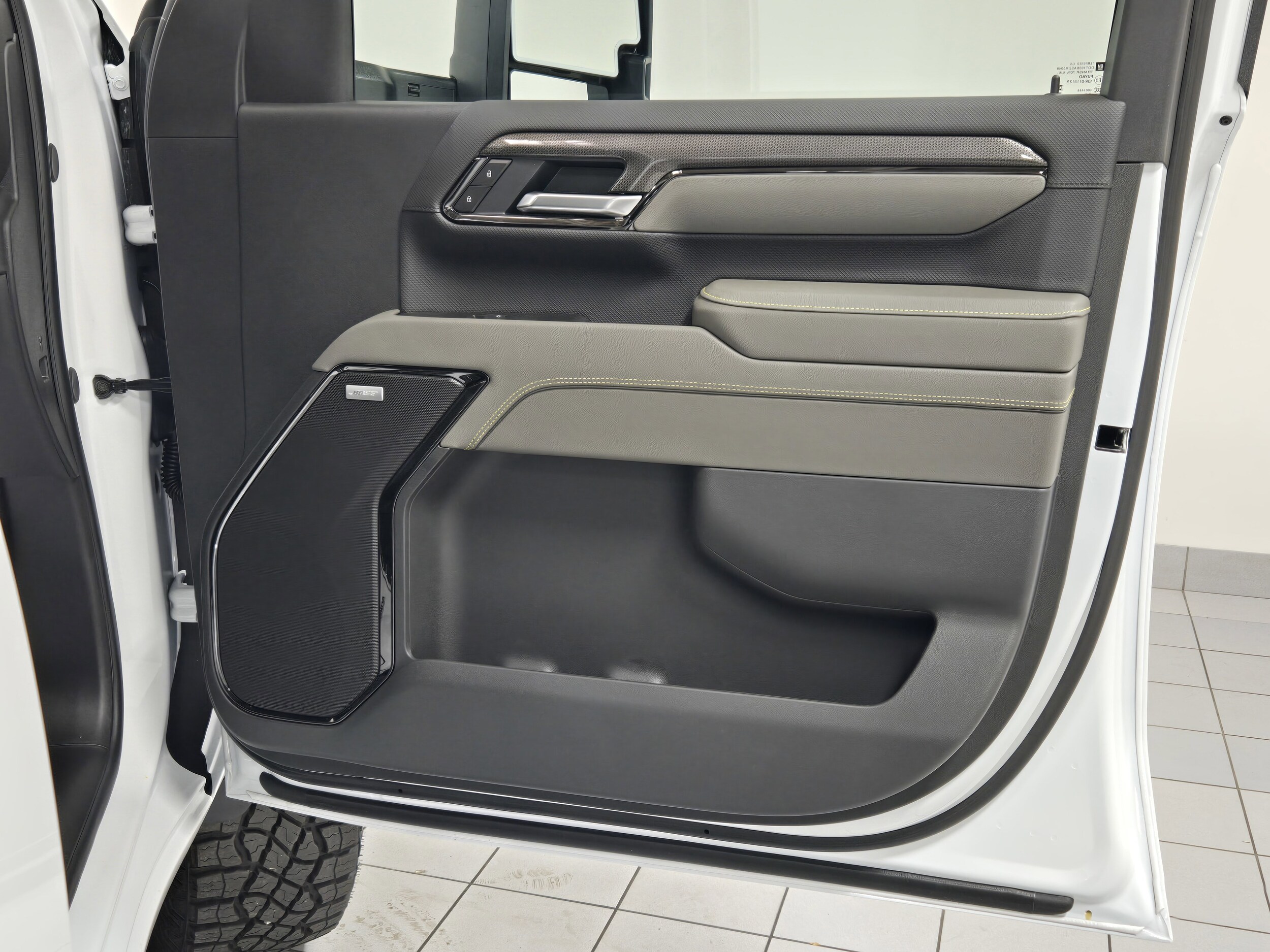 2025 Chevrolet Silverado 2500HD ZR2 photo 4
