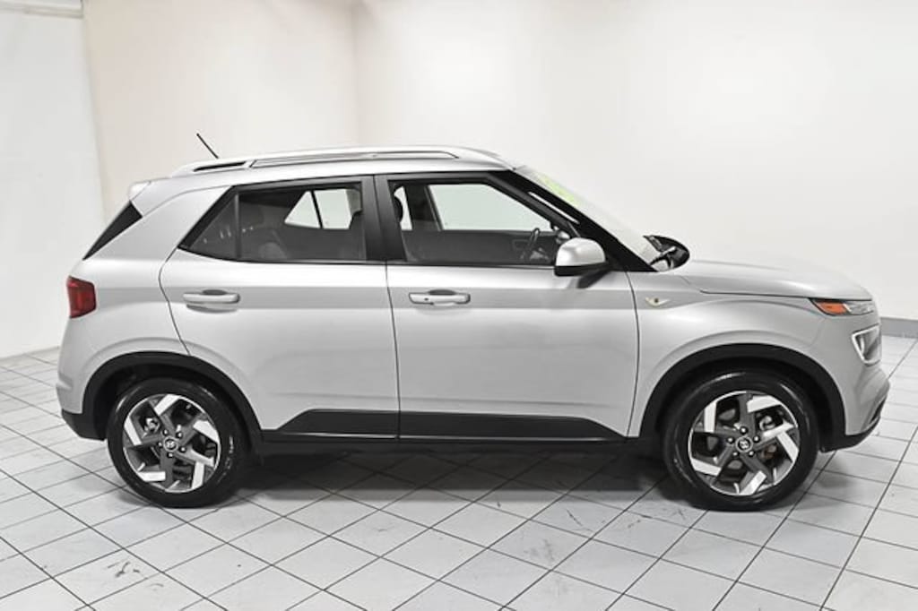 Used 2025 Hyundai Venue SEL SUV