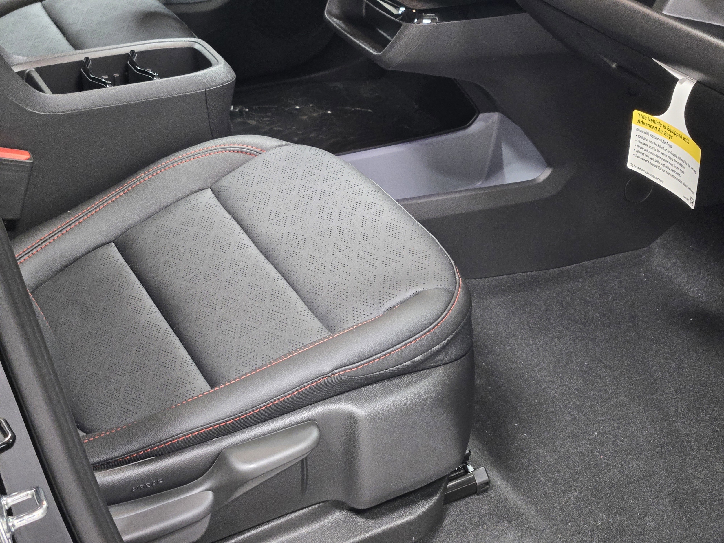 2027 Chevrolet Bolt RS - Photo 7