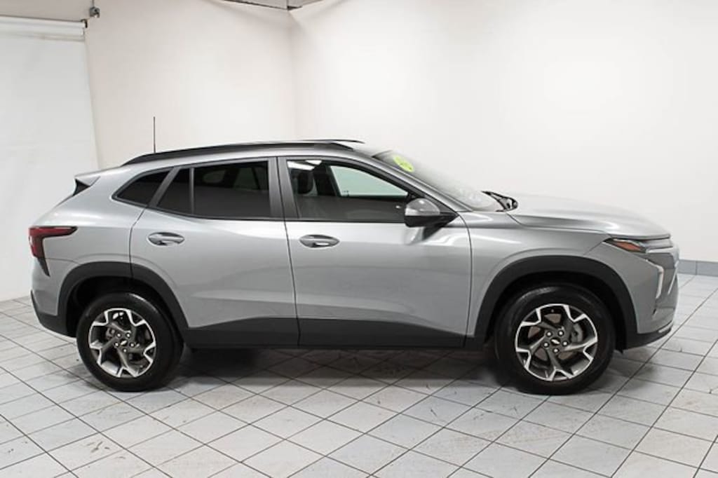 Used 2024 Chevrolet Trax LT SUV