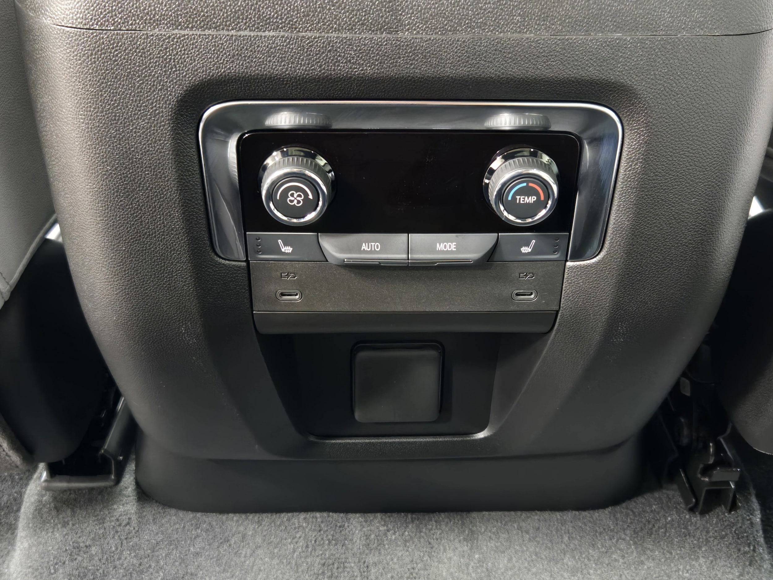 2026 Chevrolet Suburban Premier - Photo 20