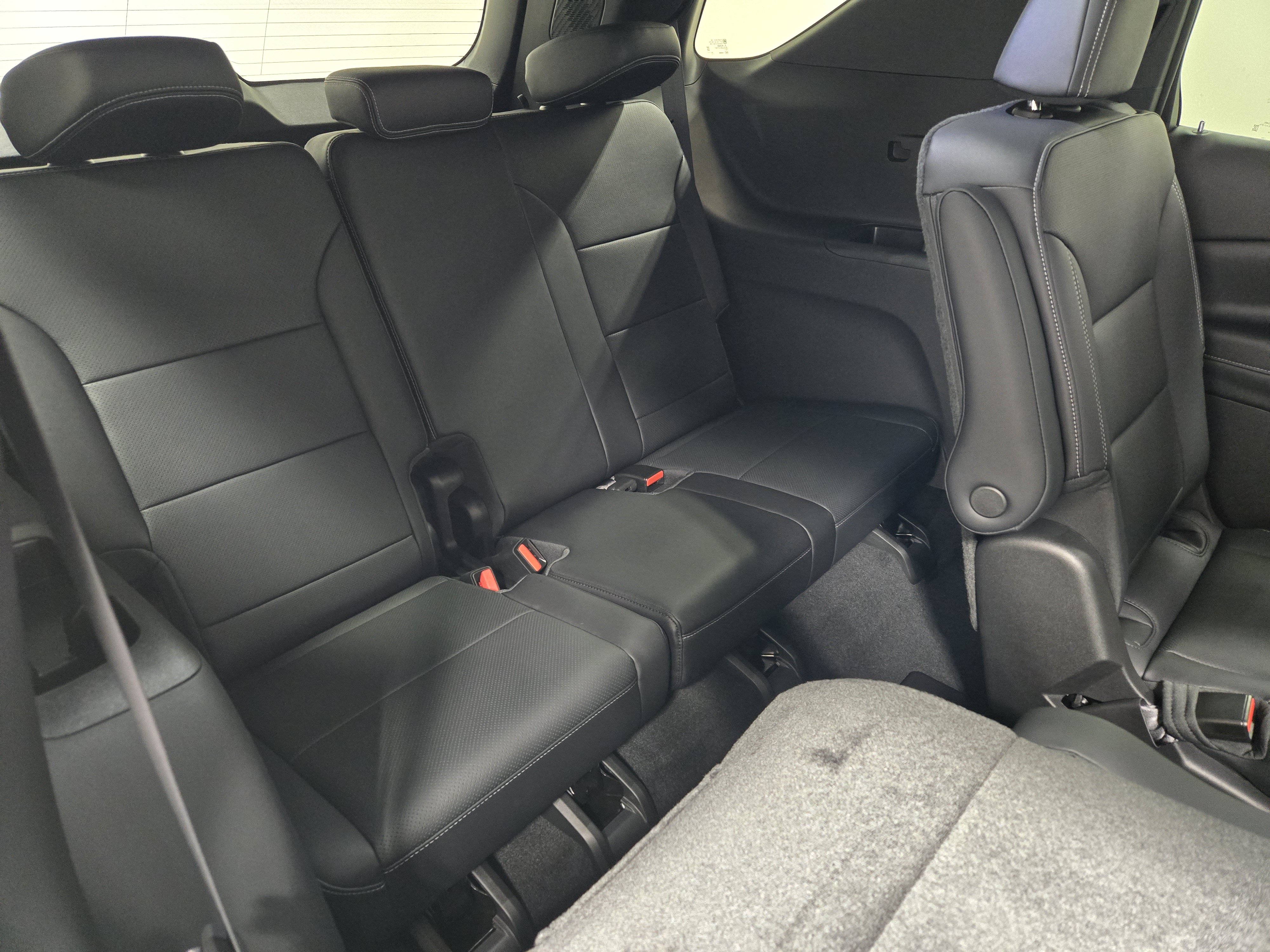 2027 Chevrolet Traverse LT - Photo 10