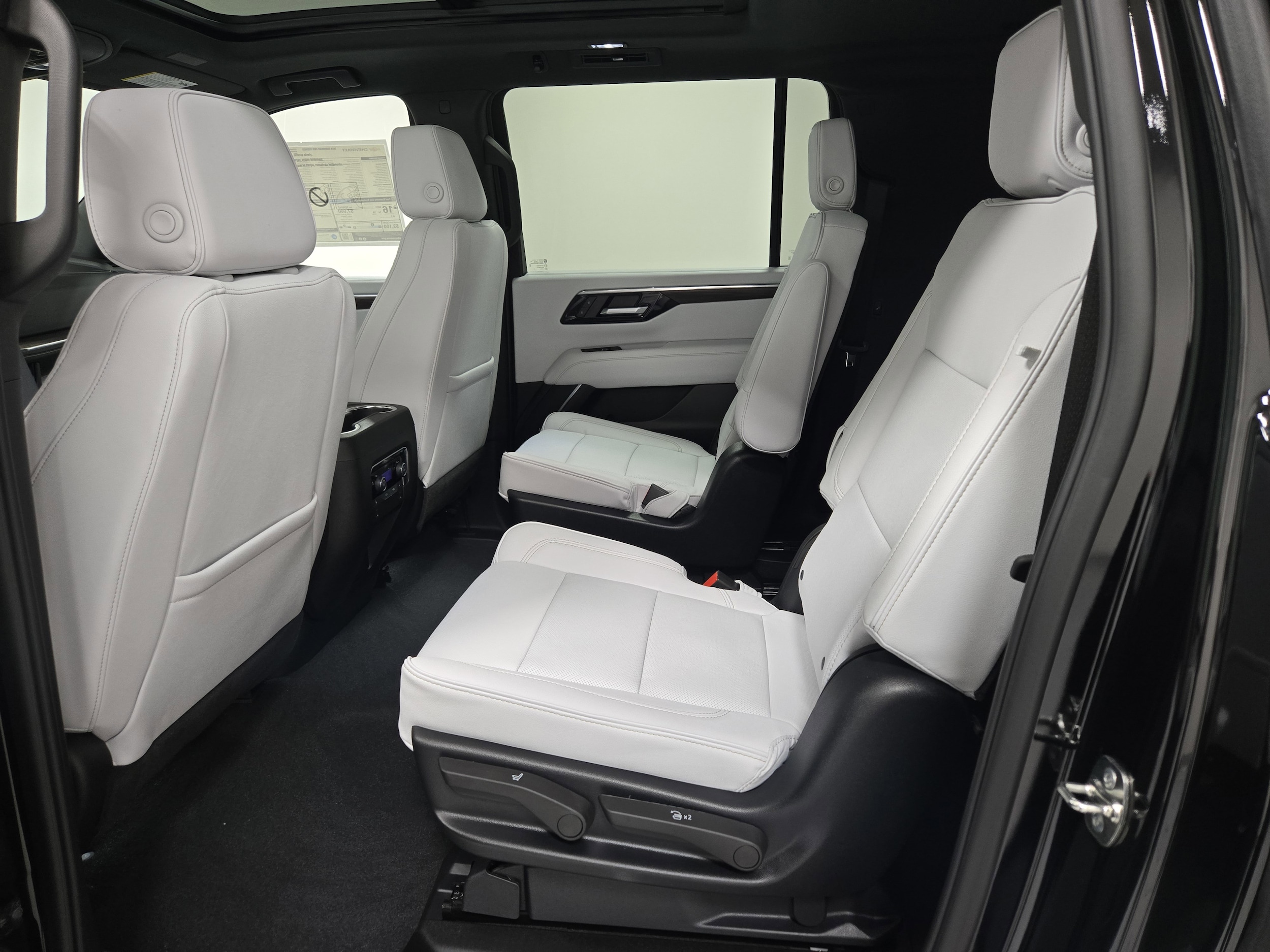 2026 Chevrolet Suburban Premier - Photo 19