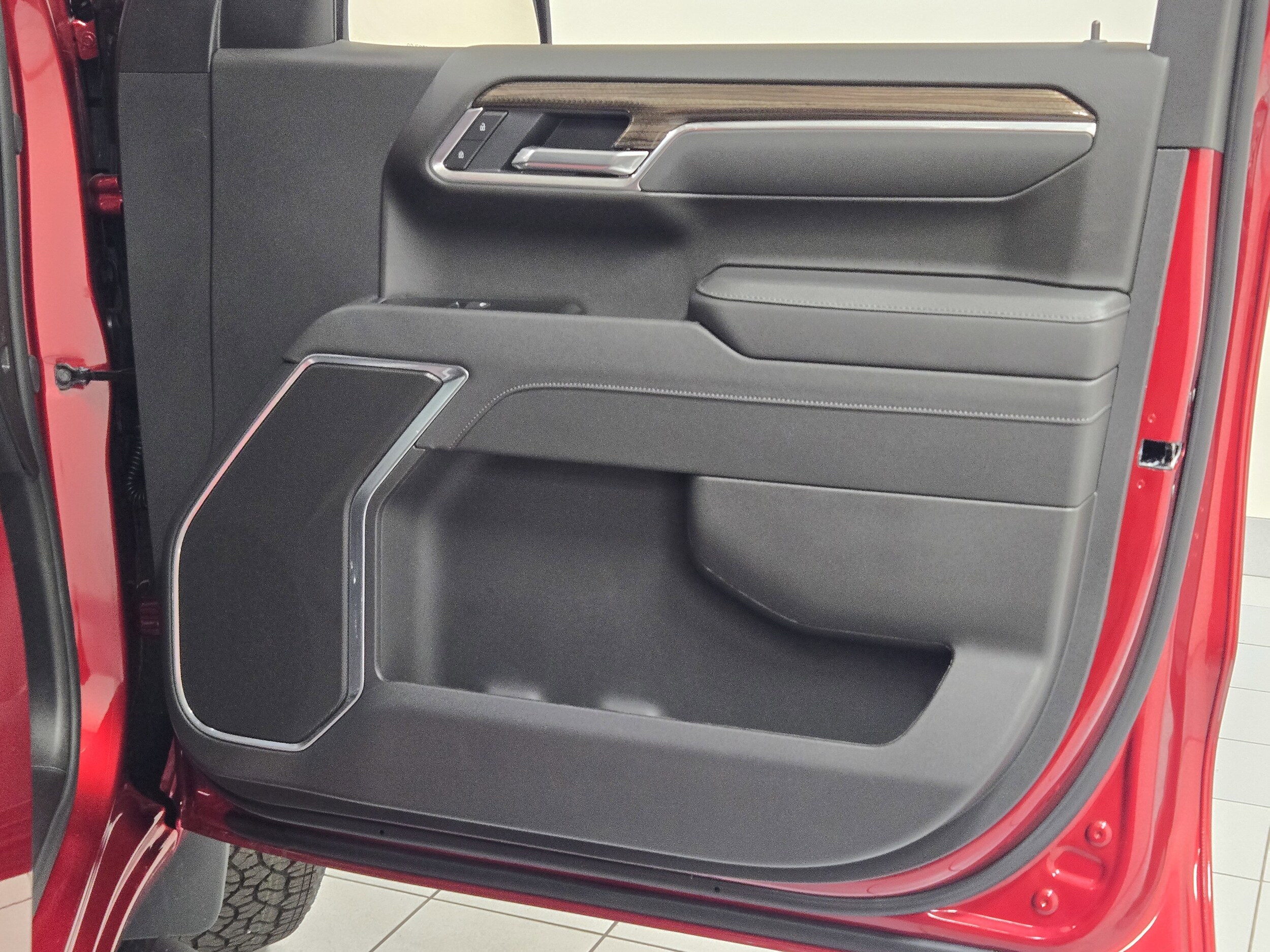 2026 Chevrolet Silverado 1500 RST photo 4