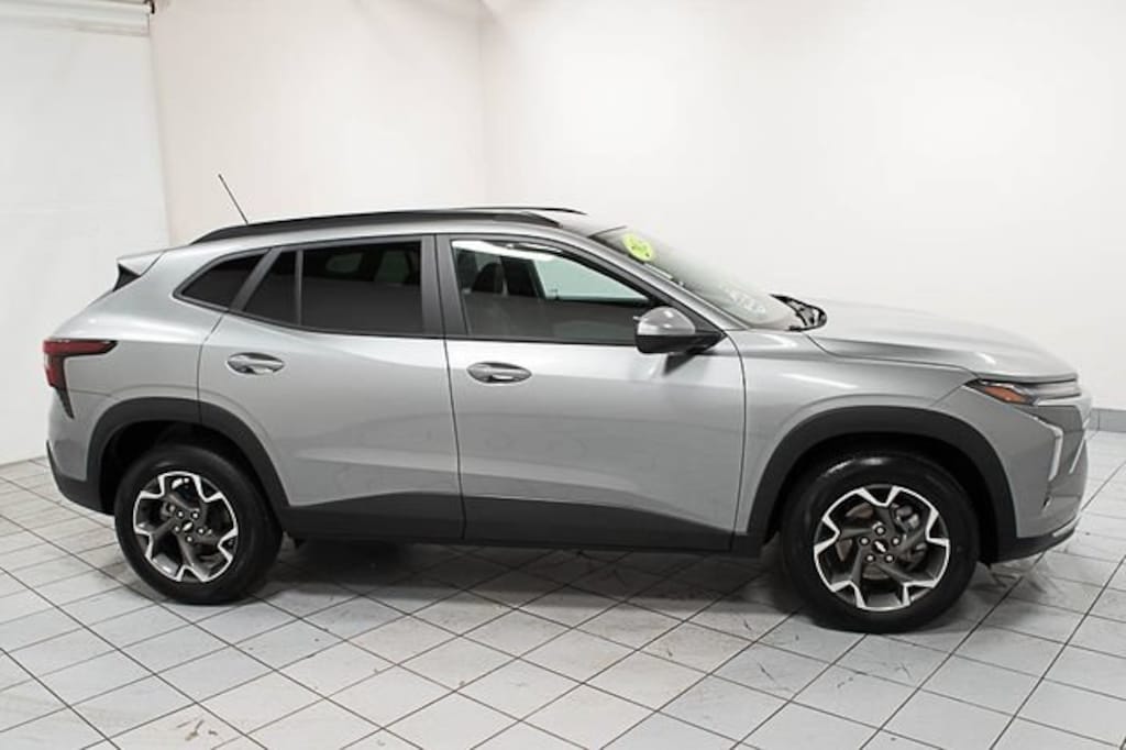 Used 2024 Chevrolet Trax LT SUV