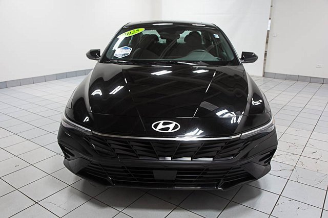 2025 Hyundai Elantra SEL Convenience photo 2