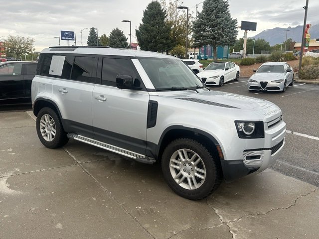 2023 Land Rover Defender 110 S photo 4