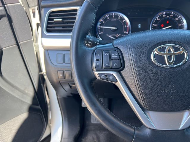 used 2015 Toyota Highlander car, priced at $23,888