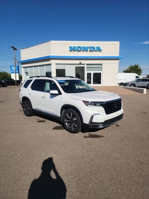 2023 Honda Pilot Touring AWD's photo
