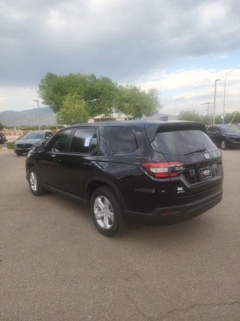 2023 Honda Pilot LX - Photo 9
