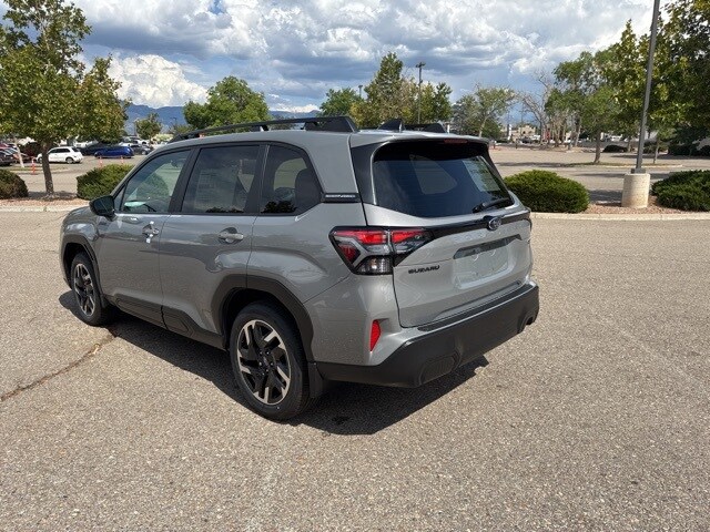 2025 Subaru Forester Premium photo 3