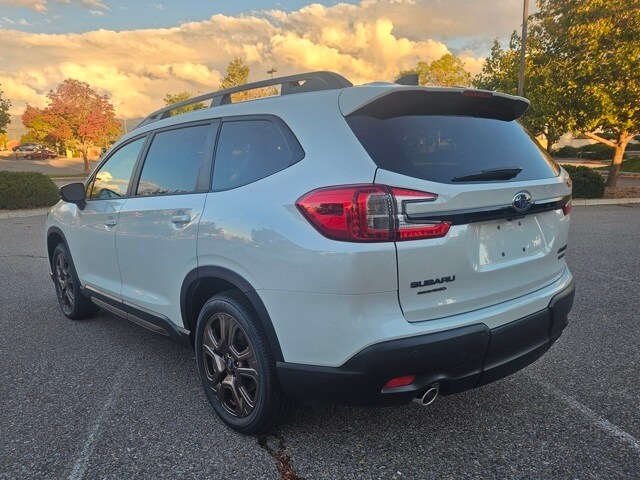 2025 Subaru Ascent Limited photo 3