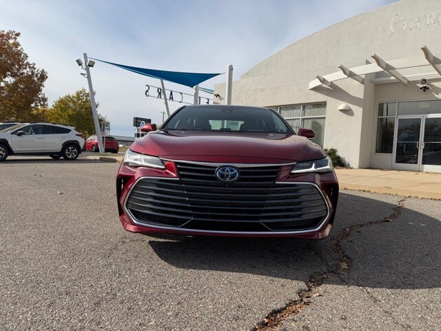 2022 Toyota Avalon Hybrid Limited photo 2