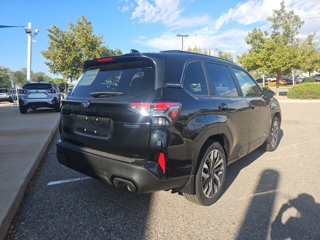 2025 Subaru Forester Touring photo 2