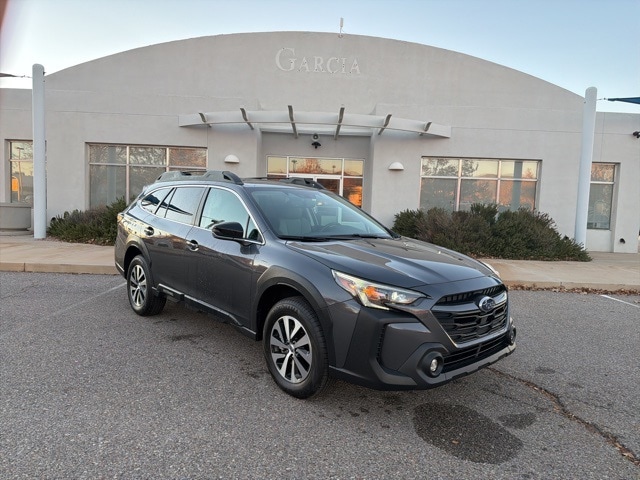 2025 Subaru Outback Premium's photo