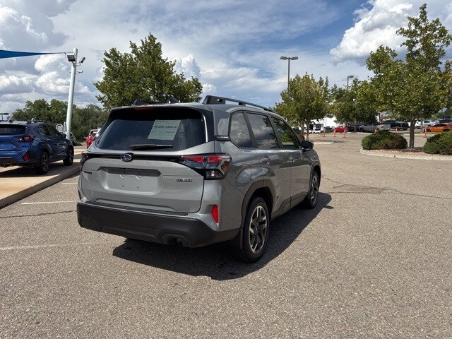 2025 Subaru Forester Premium photo 4