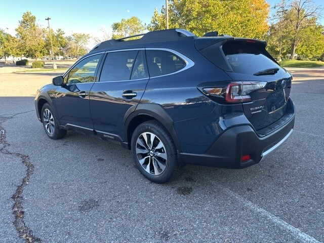 2025 Subaru Outback Touring XT photo 3